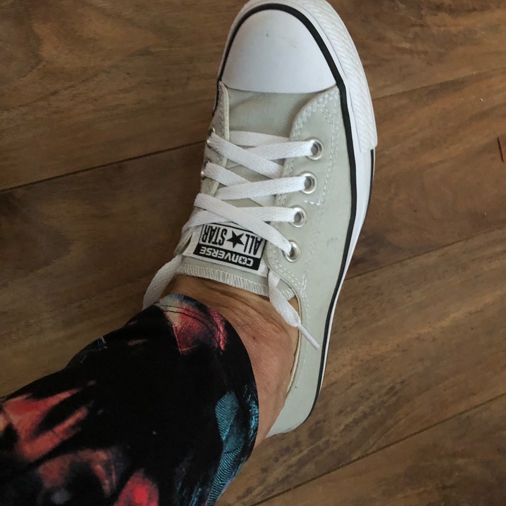 Converse sneakers size 7